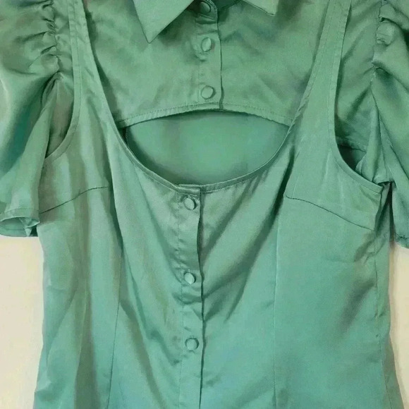 %100 POLYESTER shein green unique design blouse collar neck size small - Picture 3 of 6
